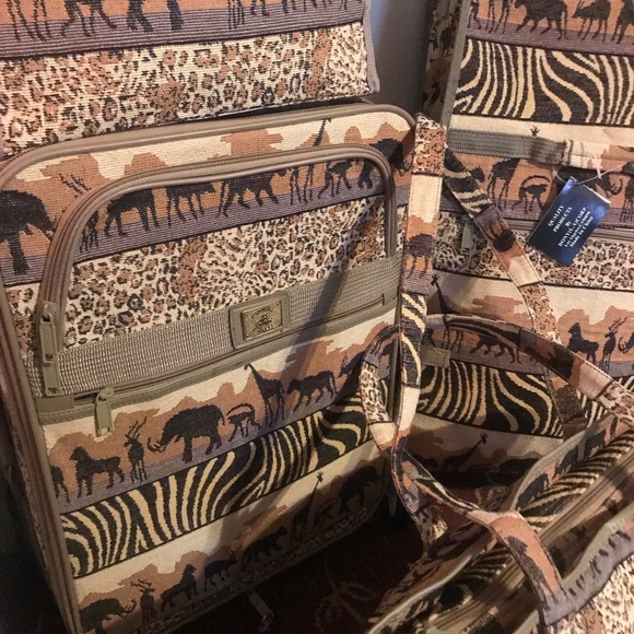 PIONEER set travel luggage bag 4pc ( lcheck in lagguge & rolling ,2 tote bags ) - Picture 12 of 15